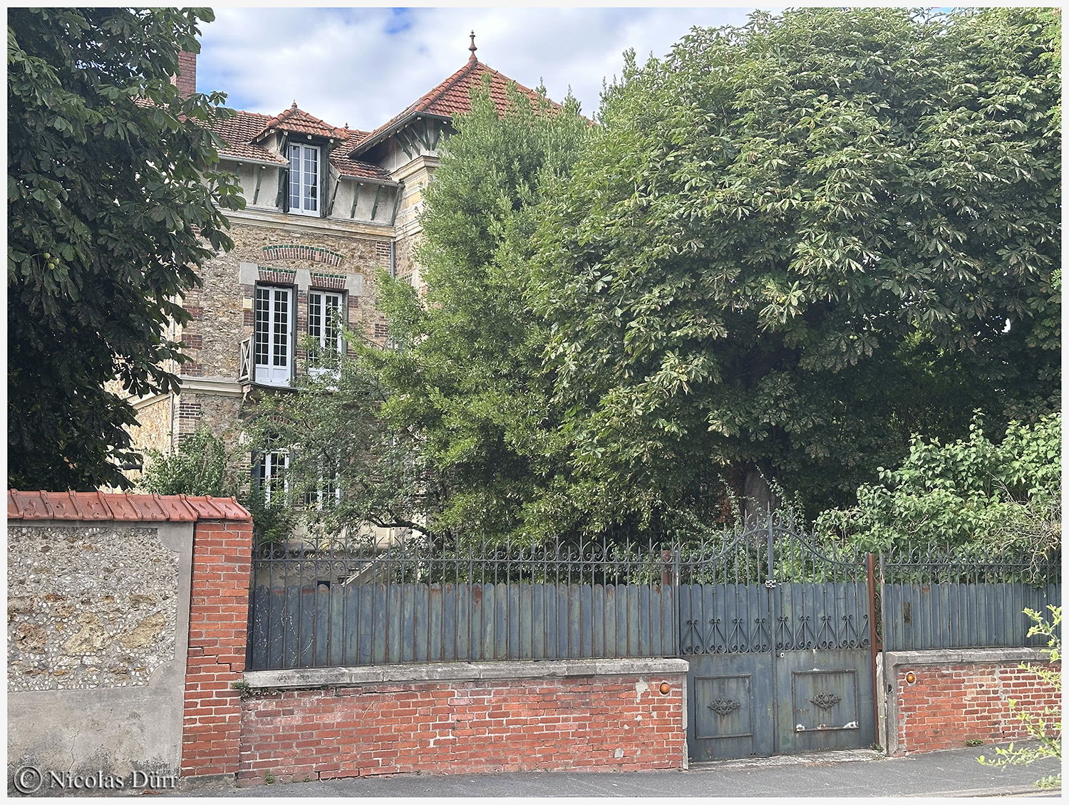 Construction conçue à l'époque ou le sens de l'esthétique avait une signification et quand l'économique ne primait pas sur la beauté.