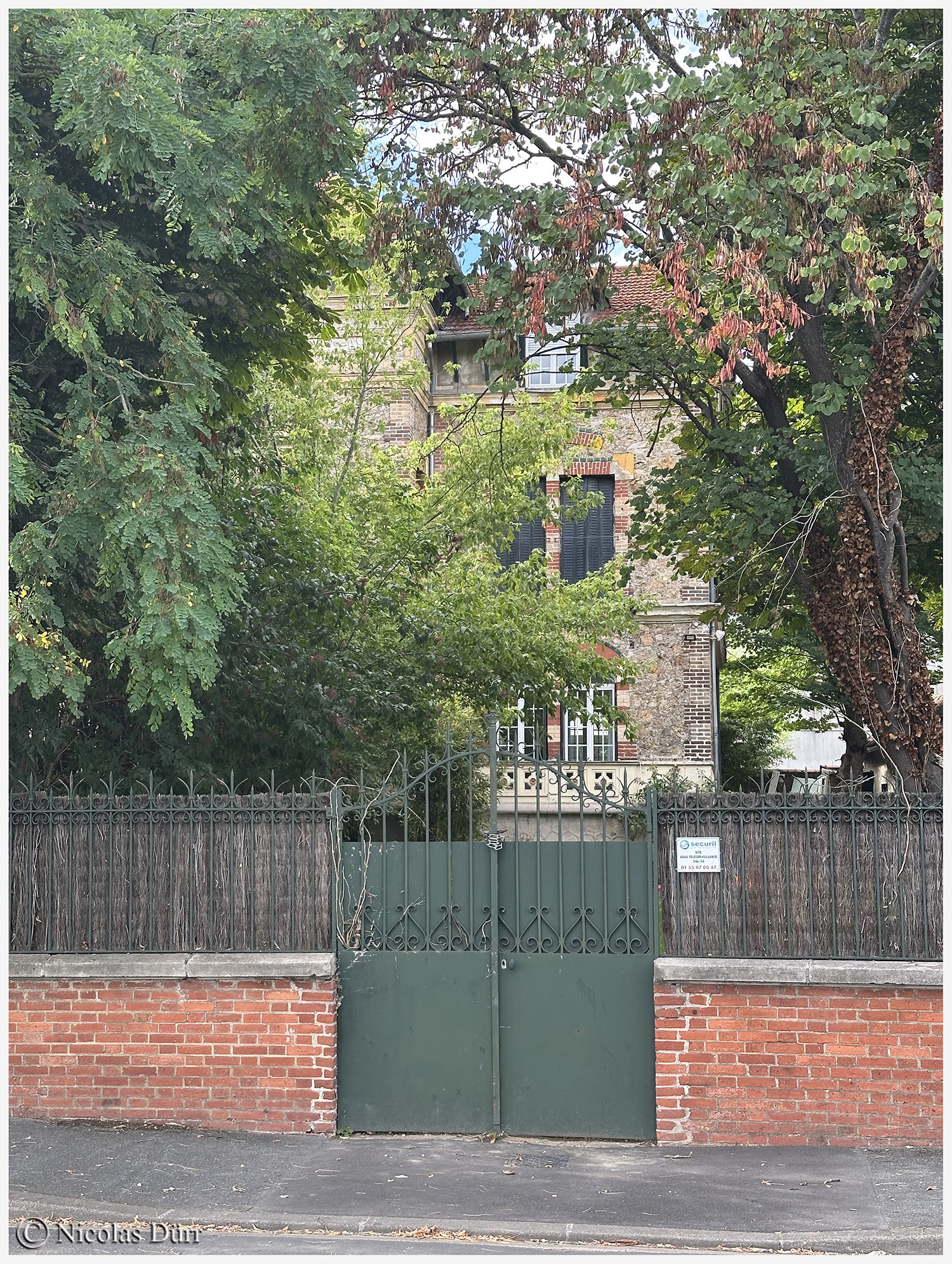 Construction conçue à l'époque ou le sens de l'esthétique avait une signification et quand l'économique ne primait pas sur la beauté.