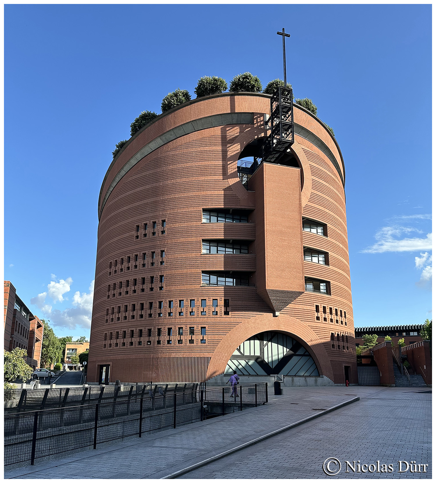 La cathédrale de la Résurrection Saint-Corbinien à Evry-Courcouronnes.